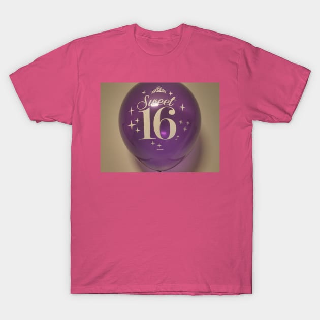 Sweet 16 T-Shirt by EstudioAreito39